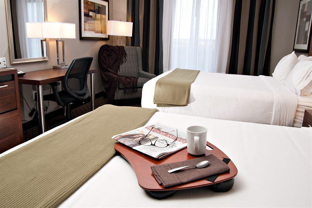 Holiday Inn Express Pembroke By Ihg Exterior foto