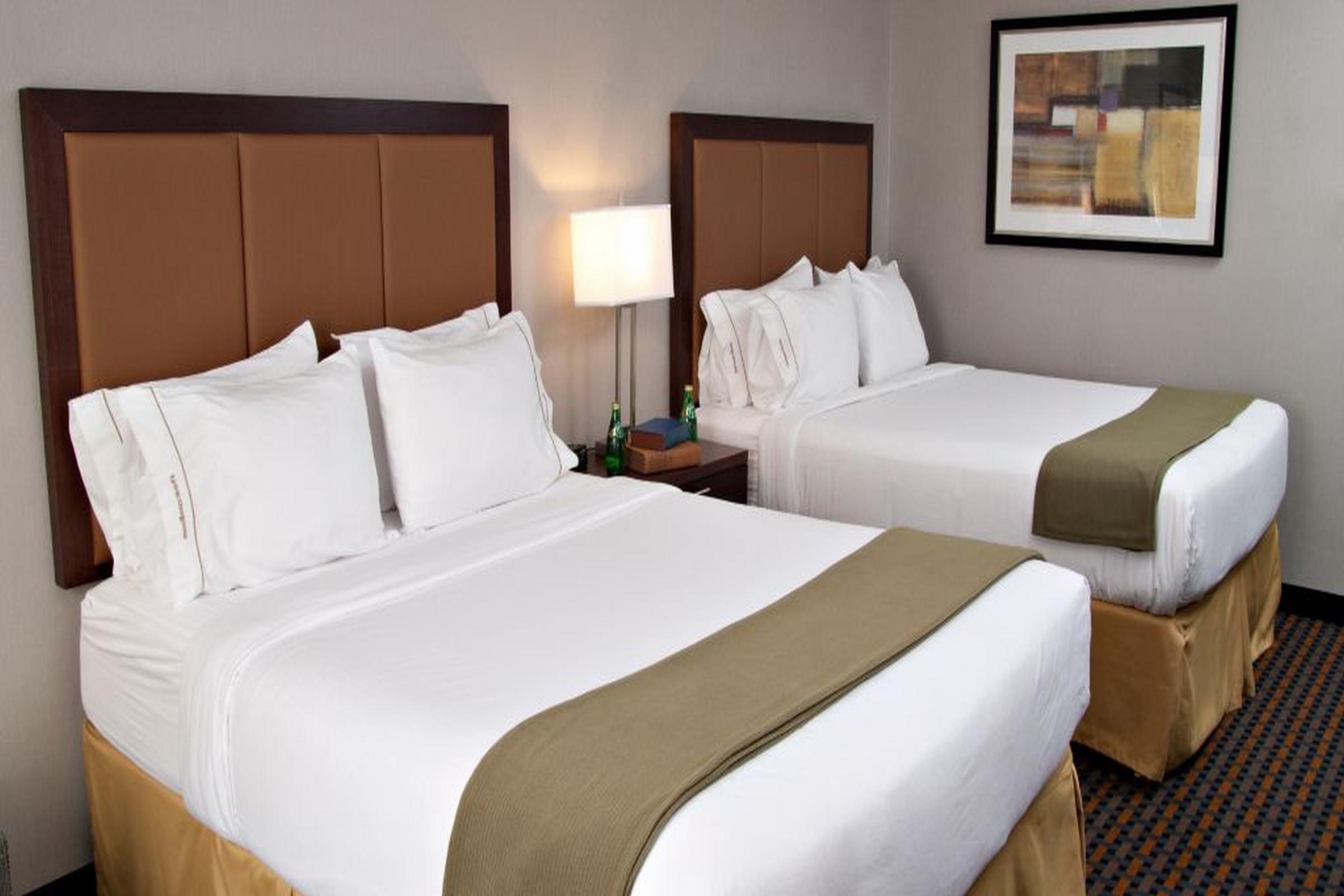 Holiday Inn Express Pembroke By Ihg Exterior foto