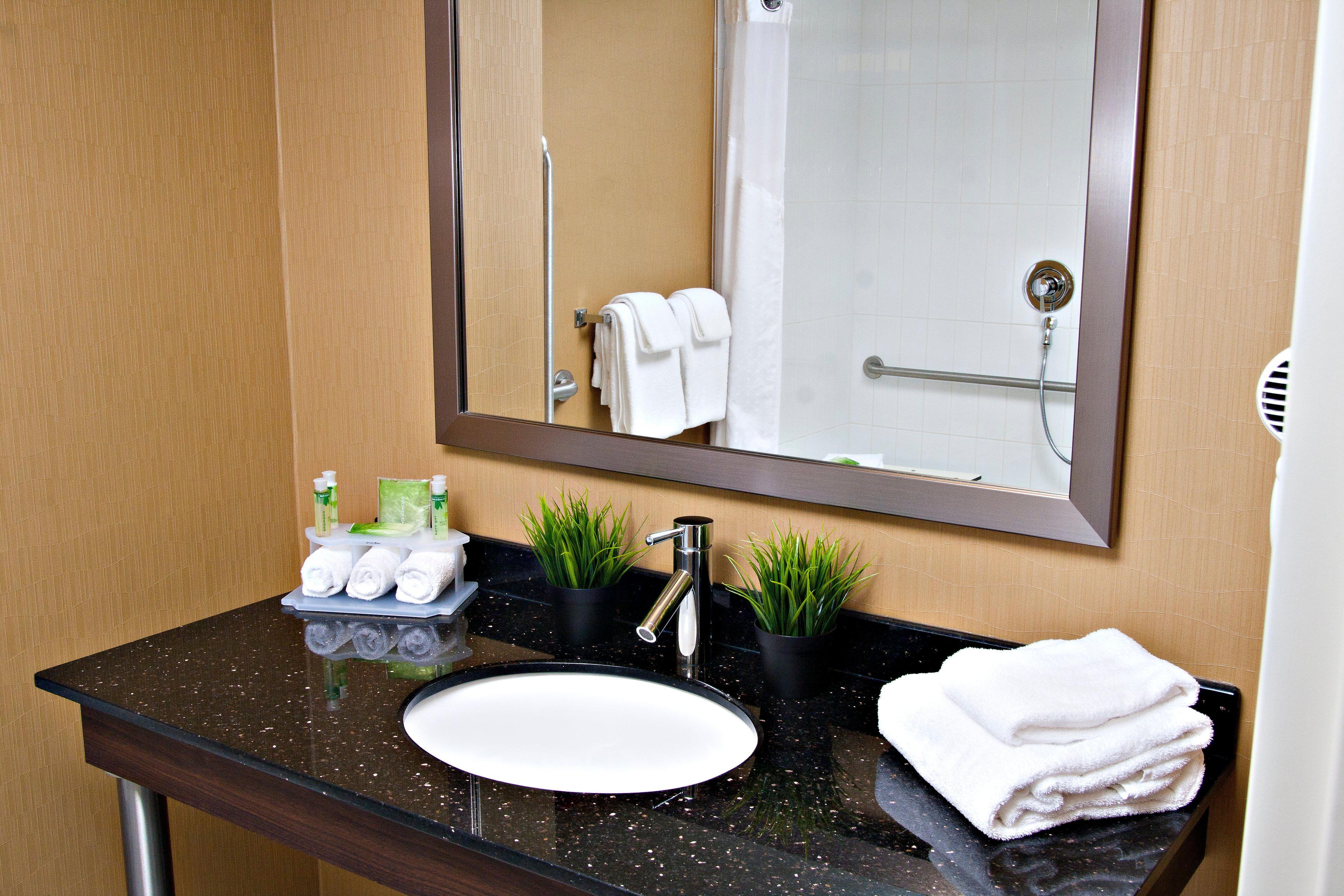 Holiday Inn Express Pembroke By Ihg Exterior foto