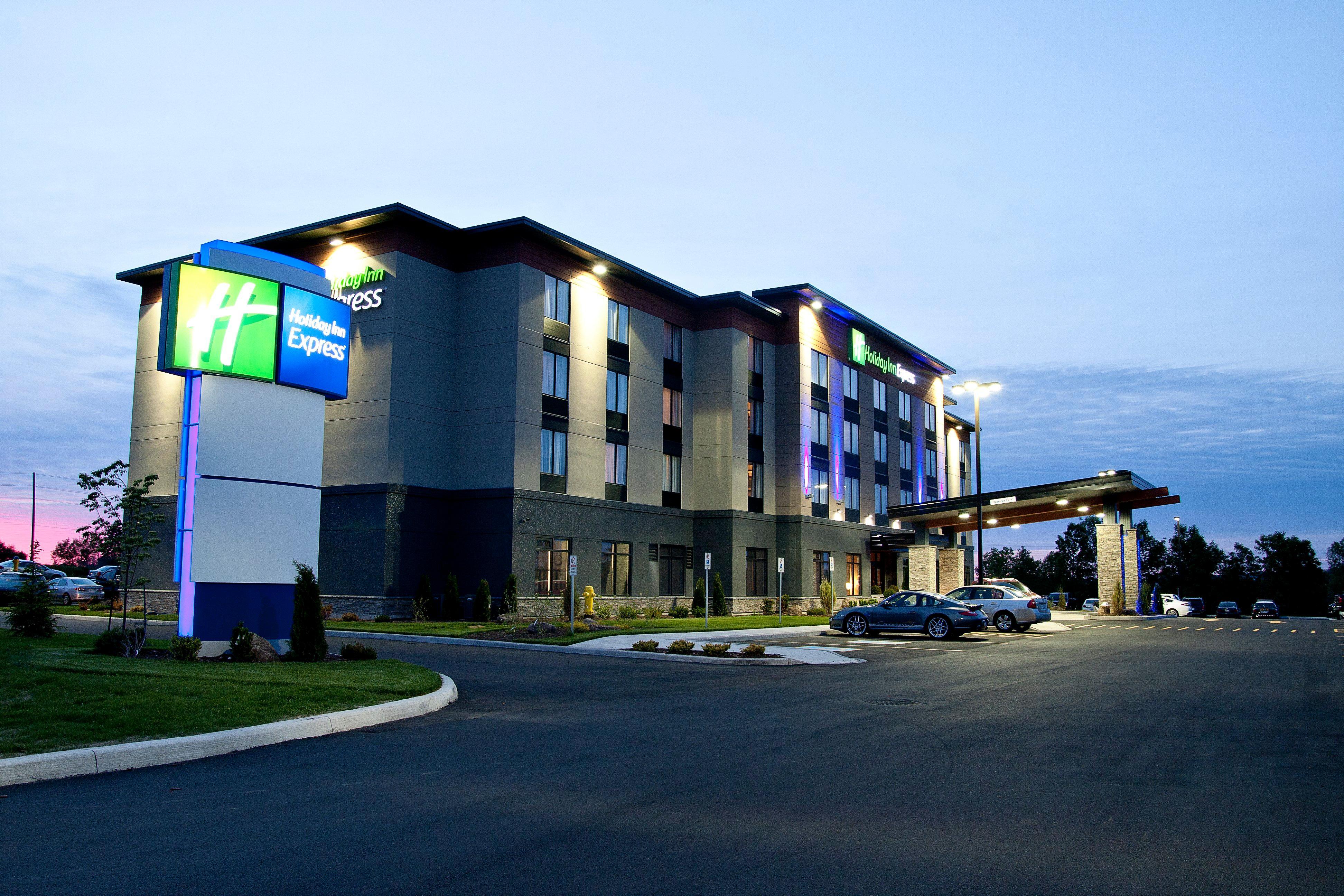 Holiday Inn Express Pembroke By Ihg Exterior foto